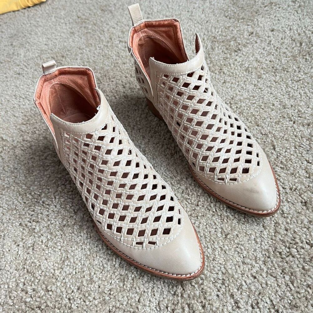 Jeffrey Campbell Taggart Open-Weave Leather Ankle Booties Beige Size 8